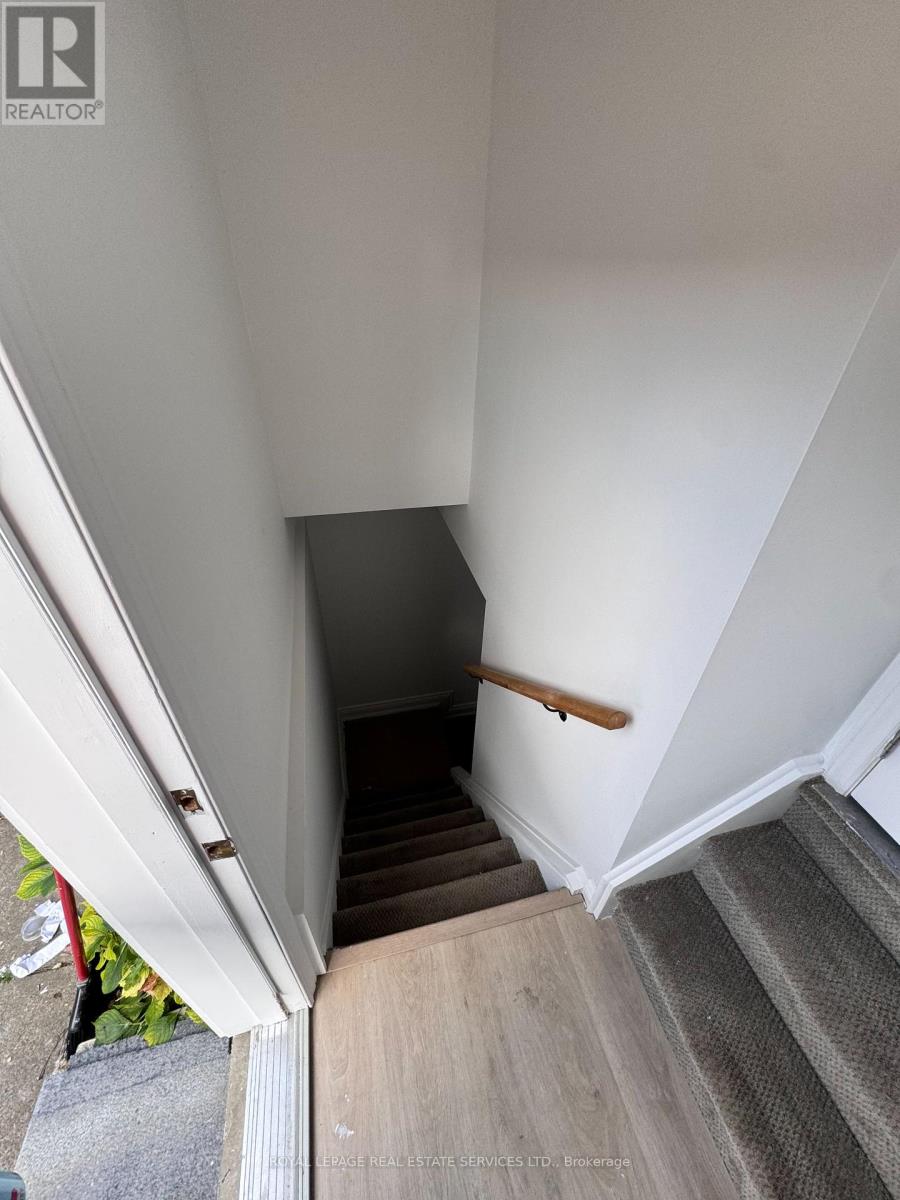 4 Beaver Bend Crescent, Toronto, Ontario  M9B 5P8 - Photo 12 - W12441350