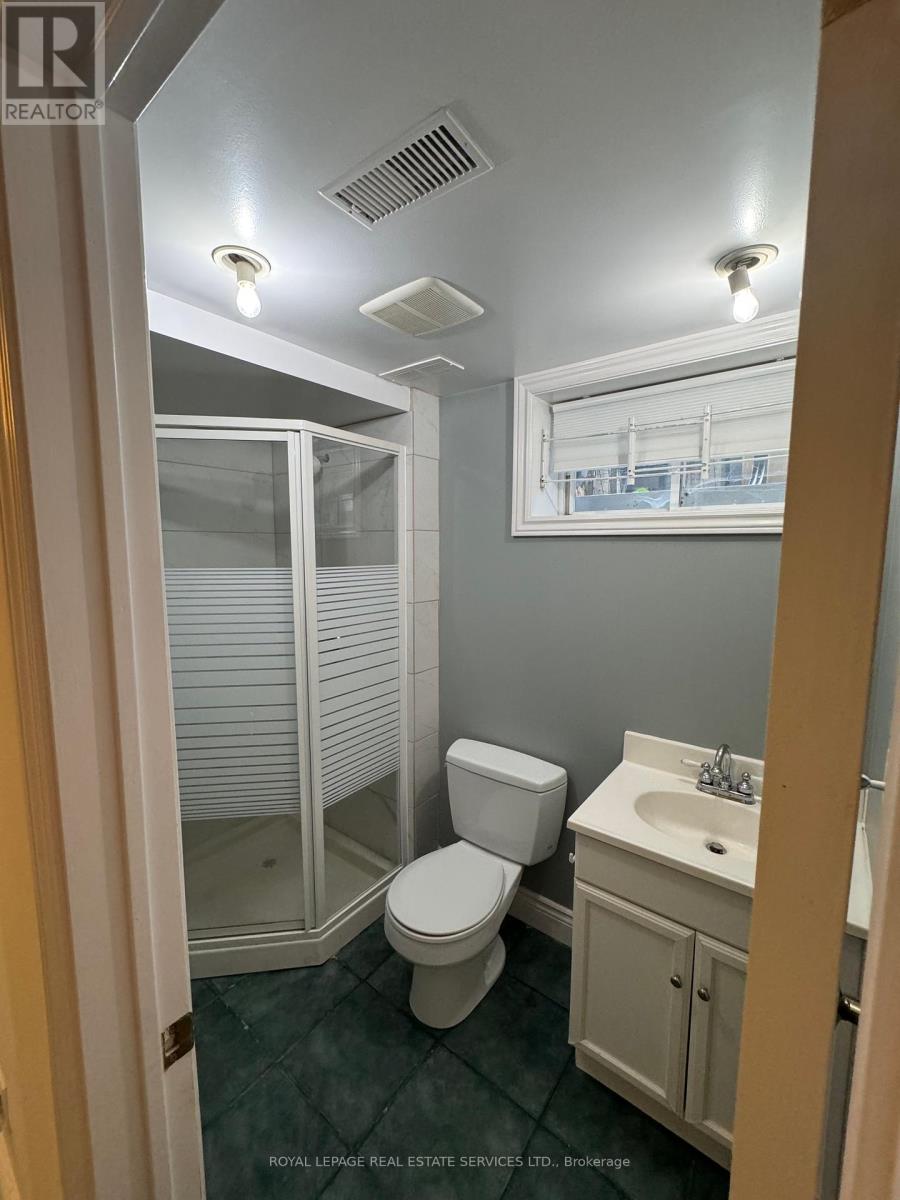 4 Beaver Bend Crescent, Toronto, Ontario  M9B 5P8 - Photo 14 - W12441350