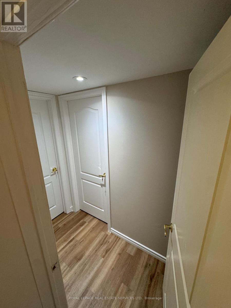 4 Beaver Bend Crescent, Toronto, Ontario  M9B 5P8 - Photo 6 - W12441350