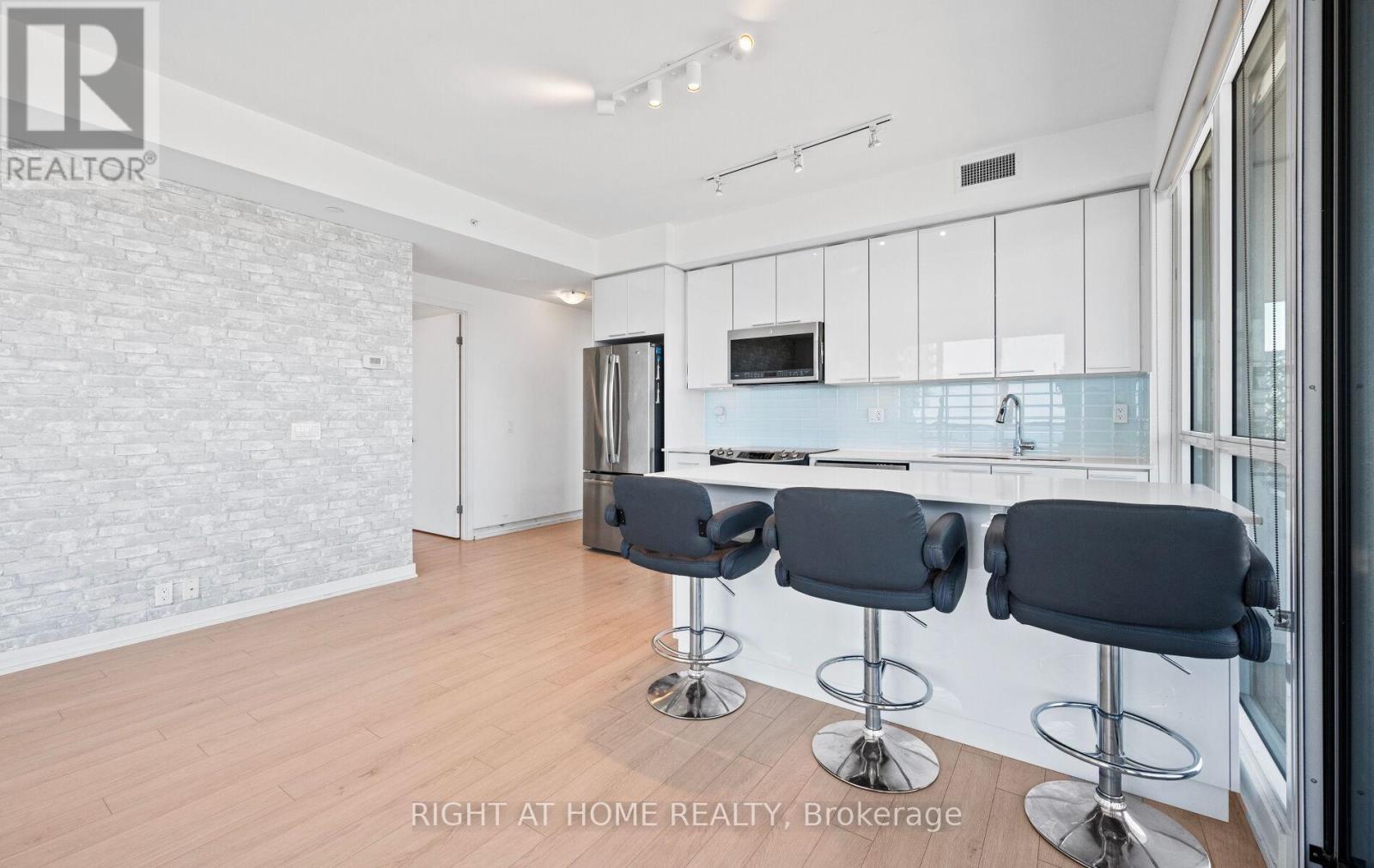 3409 - 10 Park Lawn Road, Toronto, Ontario  M8V 0H9 - Photo 2 - W12441359