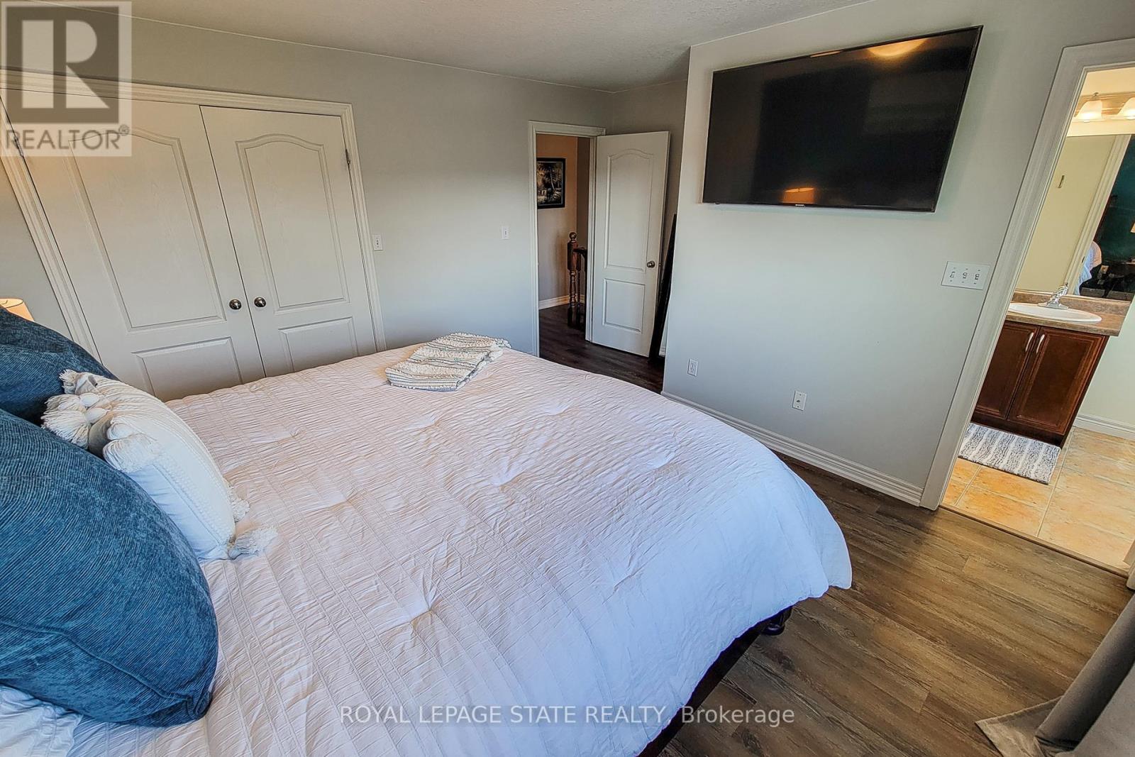 110 Marina Point Crescent, Hamilton, Ontario  L8E 0E4 - Photo 26 - X12441348