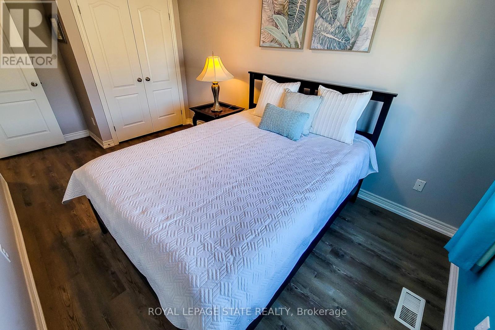 110 Marina Point Crescent, Hamilton, Ontario  L8E 0E4 - Photo 29 - X12441348