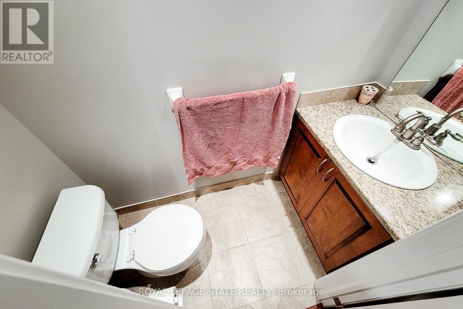 110 Marina Point Crescent, Hamilton, Ontario  L8E 0E4 - Photo 41 - X12441348