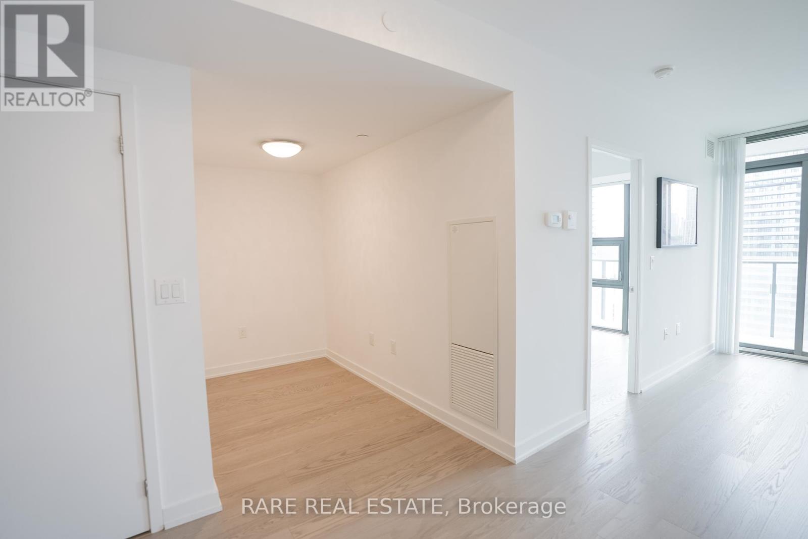 2703 - 11 Wellesley Street W, Toronto, Ontario  M4Y 0G4 - Photo 4 - C12441369
