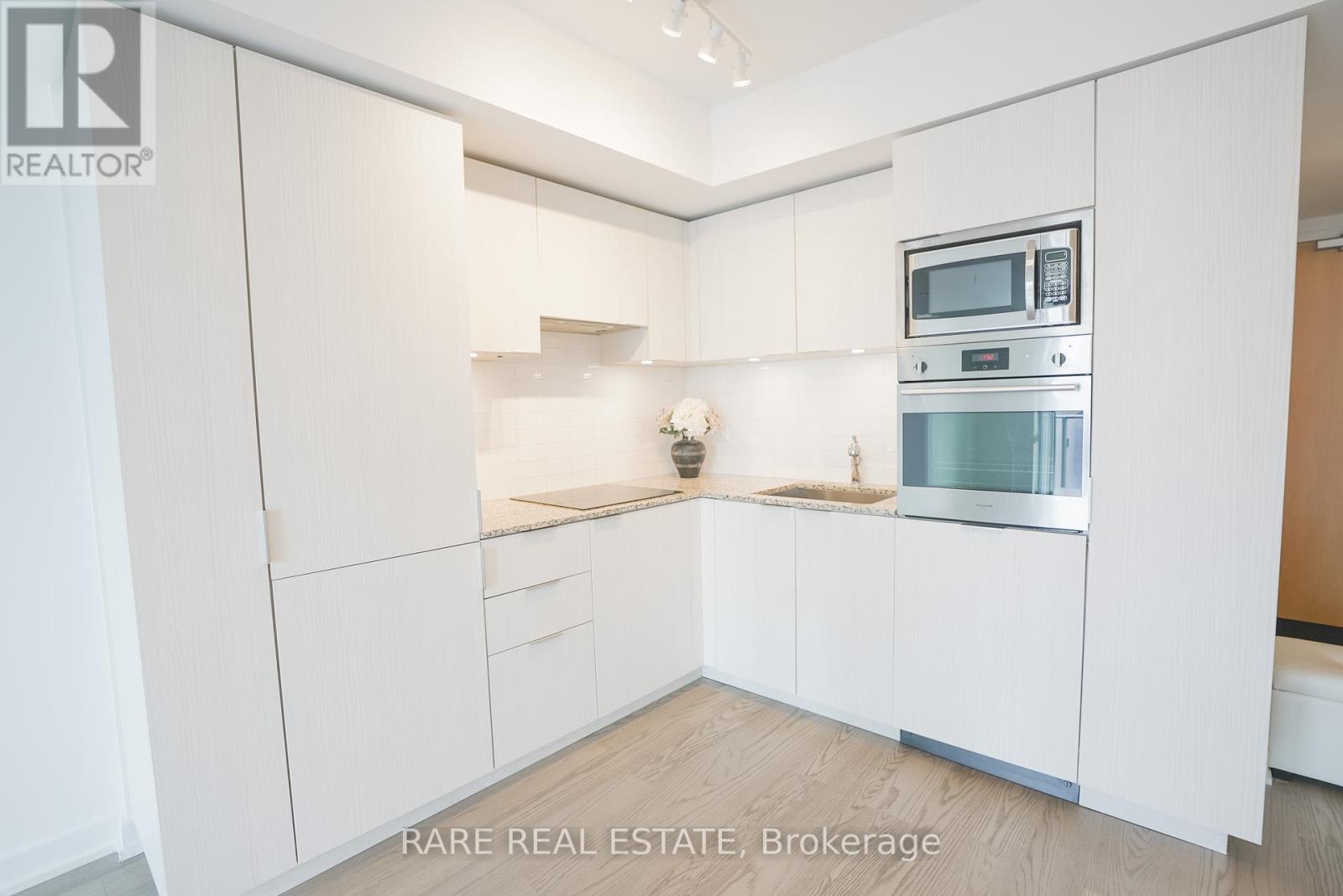 2703 - 11 Wellesley Street W, Toronto, Ontario  M4Y 0G4 - Photo 5 - C12441369