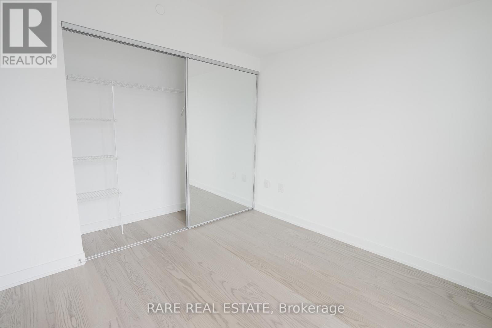 2703 - 11 Wellesley Street W, Toronto, Ontario  M4Y 0G4 - Photo 8 - C12441369