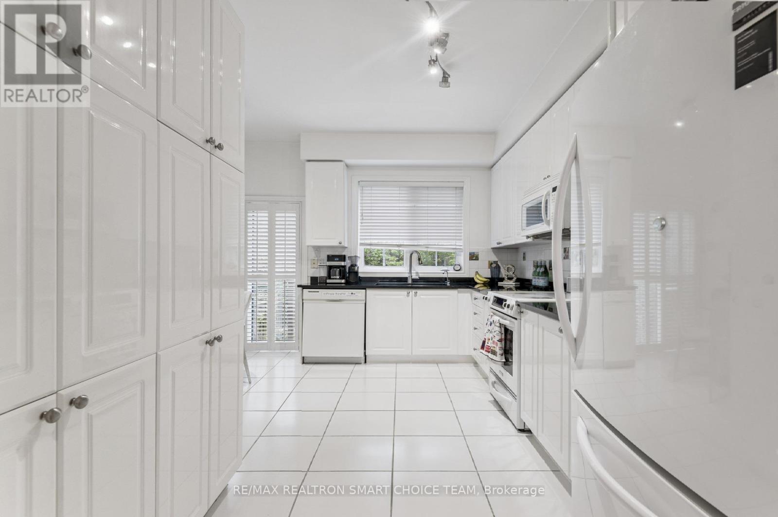 12 - 34 Mcbride Lane, Toronto (Willowdale West), Ontario  M2N 7B8 - Photo 14 - C12441395