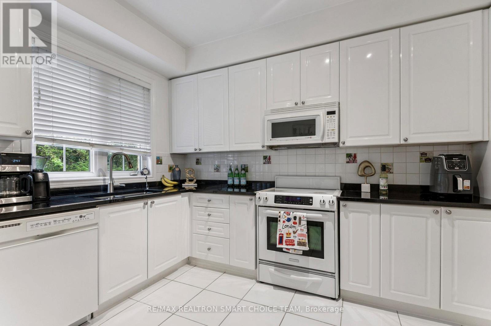 12 - 34 Mcbride Lane, Toronto (Willowdale West), Ontario  M2N 7B8 - Photo 16 - C12441395
