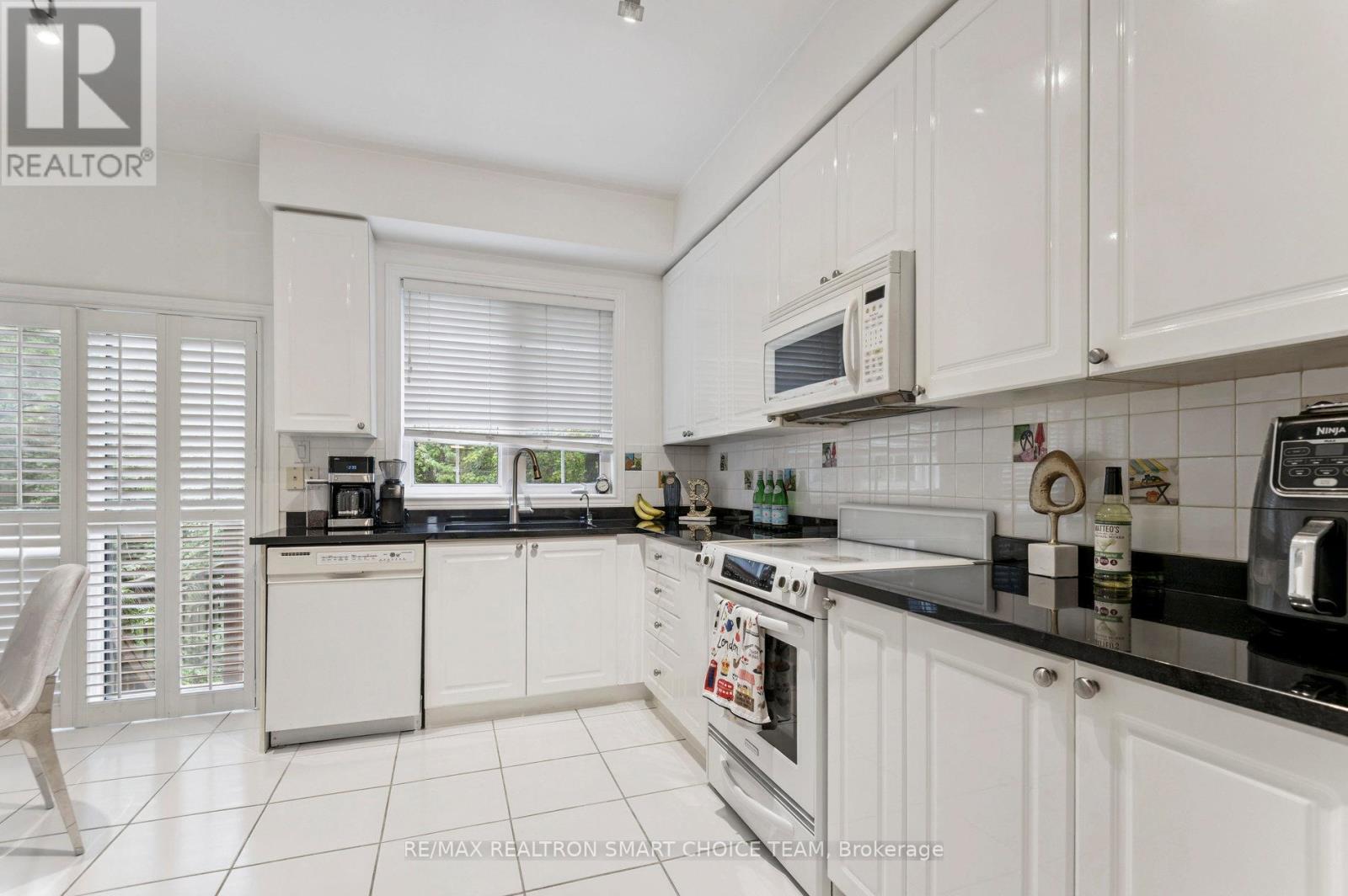 12 - 34 Mcbride Lane, Toronto (Willowdale West), Ontario  M2N 7B8 - Photo 17 - C12441395