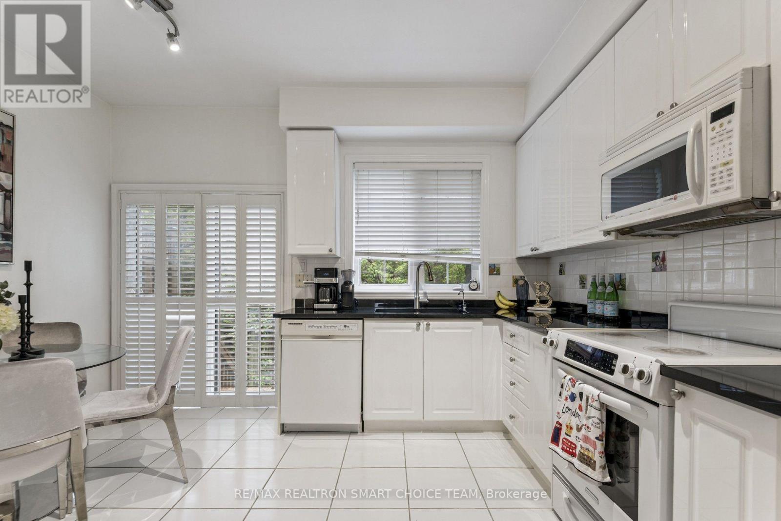 12 - 34 Mcbride Lane, Toronto (Willowdale West), Ontario  M2N 7B8 - Photo 18 - C12441395