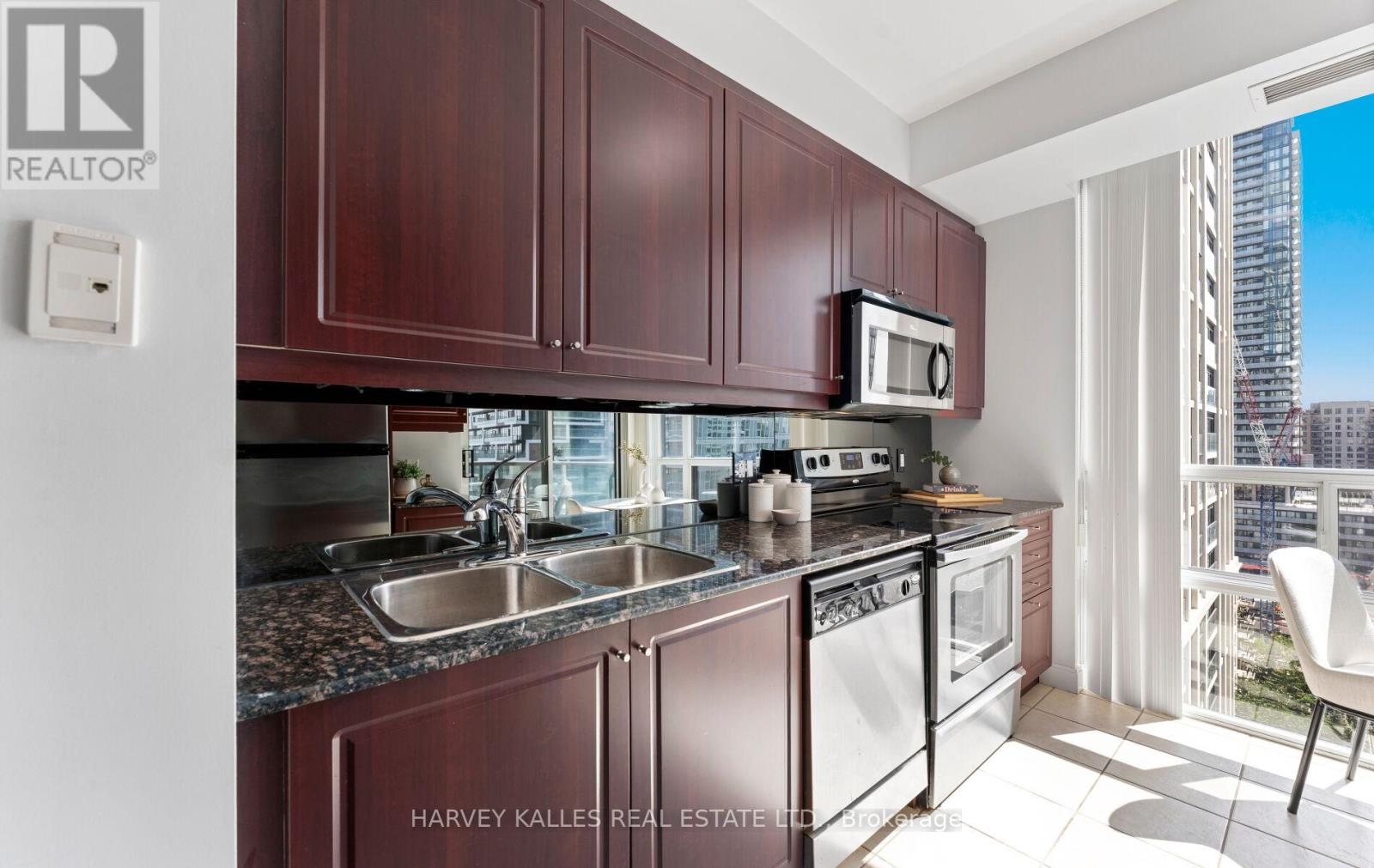 1406 - 88 Broadway Avenue, Toronto, Ontario  M4P 0A5 - Photo 19 - C12441404