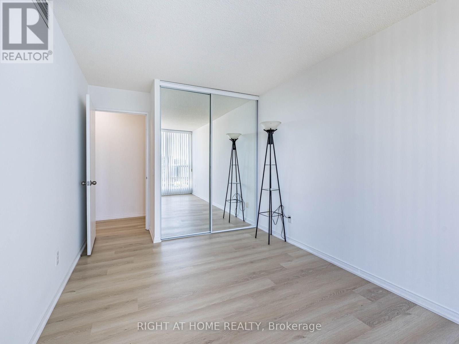 2001 - 238 Doris Avenue, Toronto, Ontario  M2N 6W1 - Photo 32 - C12441407