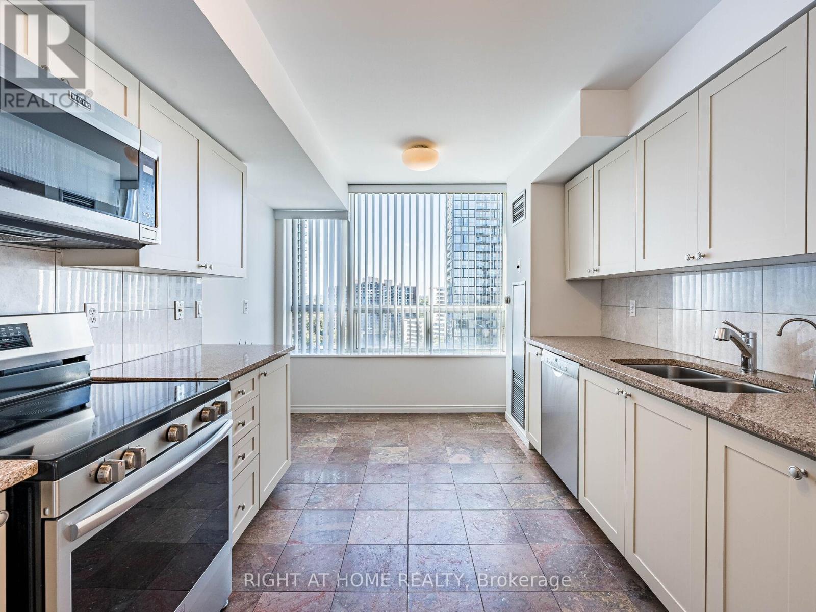2001 - 238 Doris Avenue, Toronto, Ontario  M2N 6W1 - Photo 37 - C12441407
