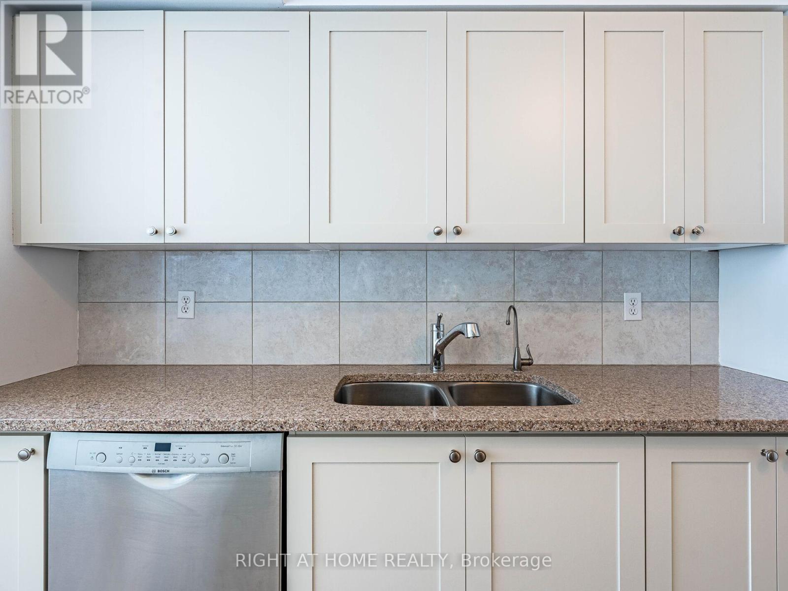 2001 - 238 Doris Avenue, Toronto, Ontario  M2N 6W1 - Photo 43 - C12441407