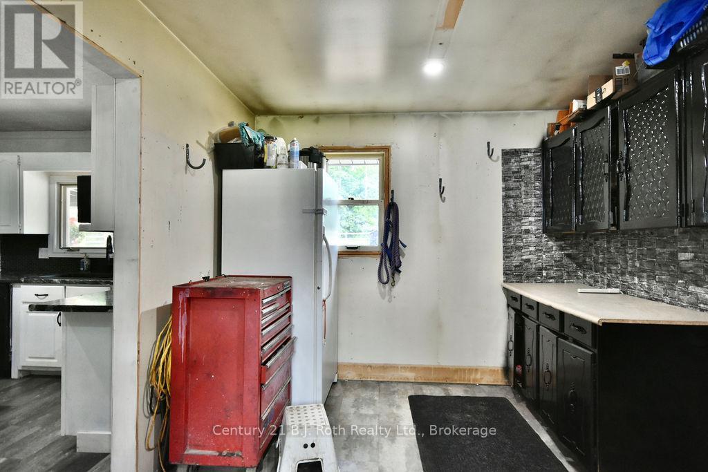 2286 Flos Ten Road E, Springwater, Ontario  L0L 1P0 - Photo 22 - S12441517
