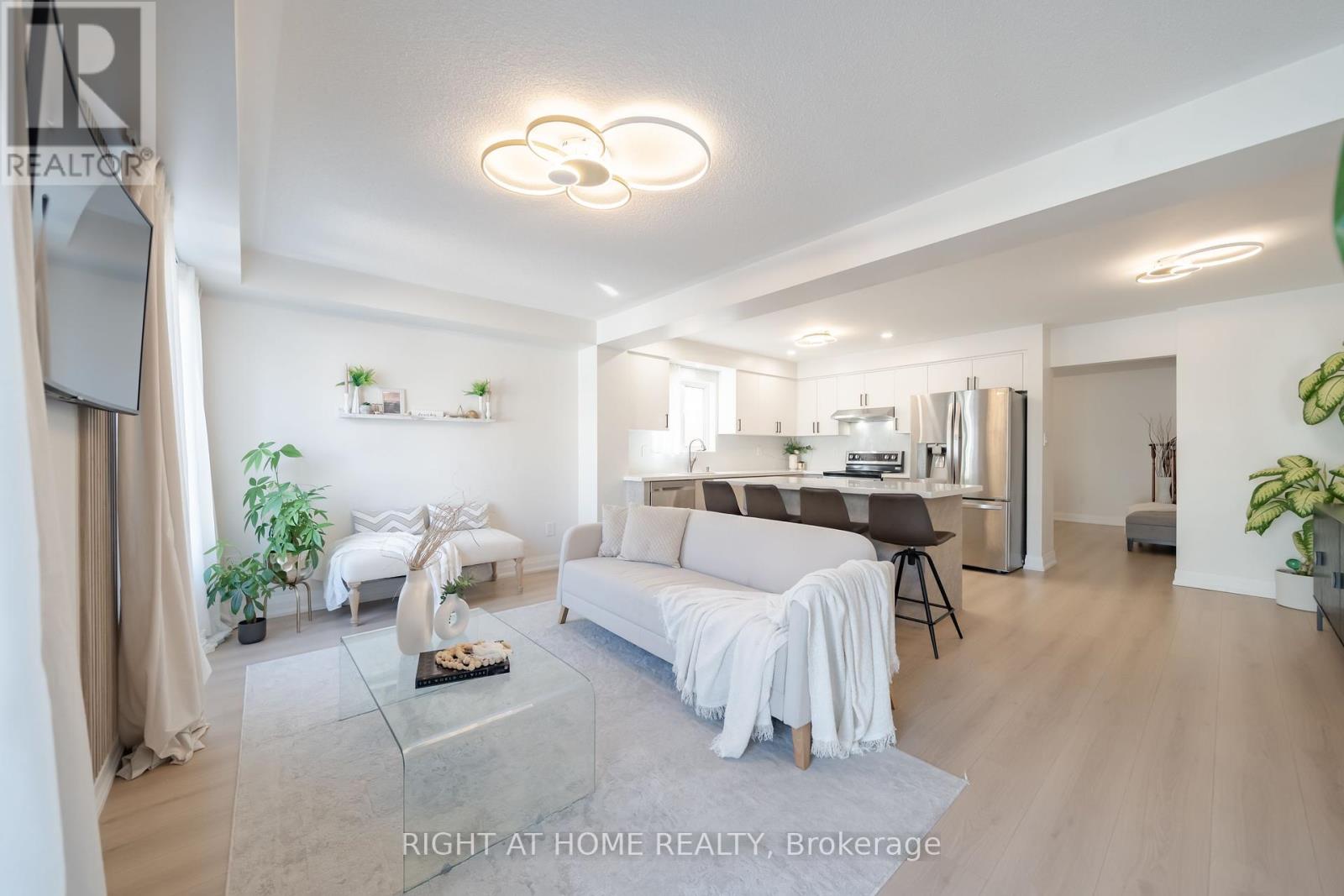 182 Meadowhawk Trail, Bradford West Gwillimbury (Bradford), Ontario  L3Z 0E9 - Photo 17 - N12441386