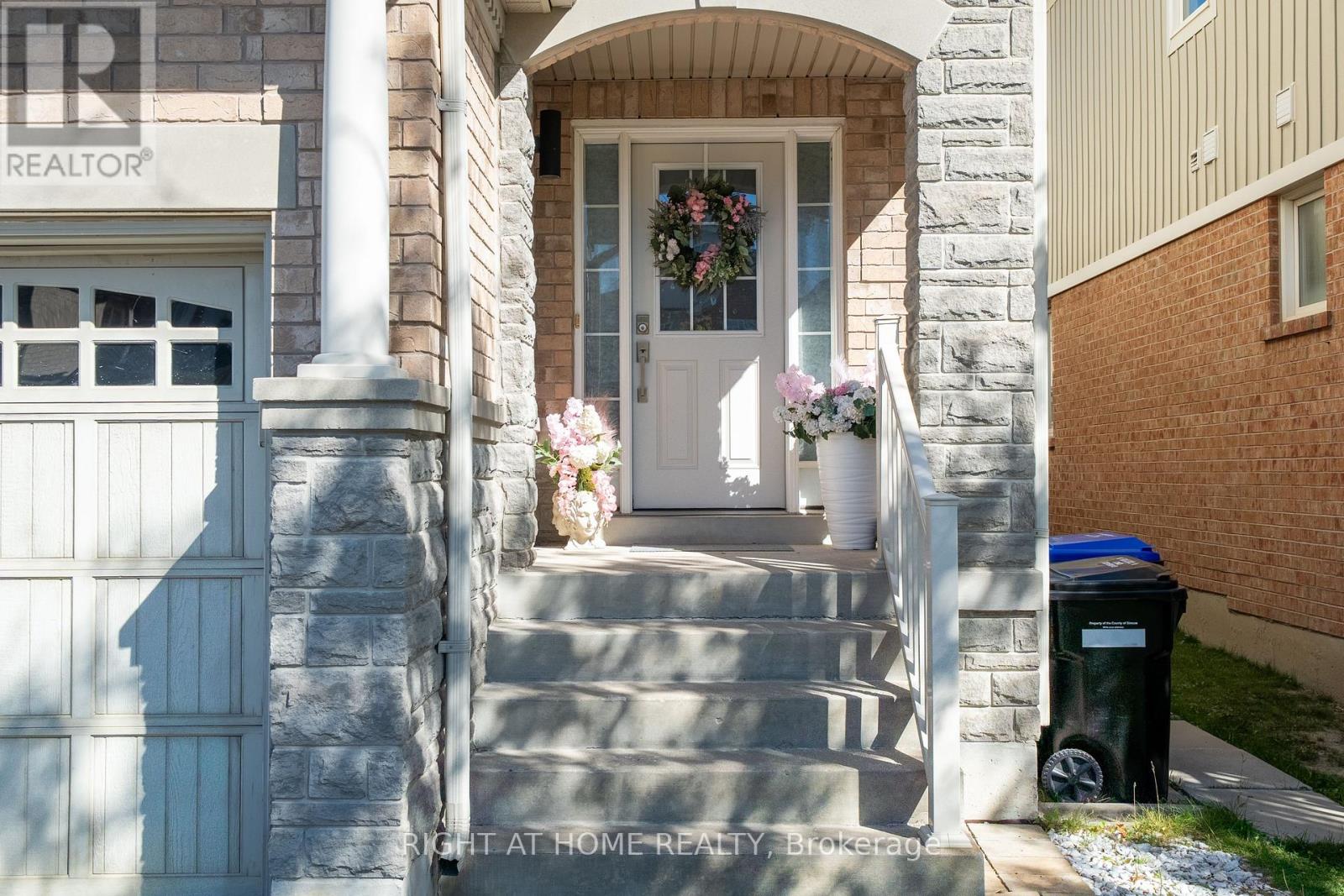 182 Meadowhawk Trail, Bradford West Gwillimbury (Bradford), Ontario  L3Z 0E9 - Photo 2 - N12441386