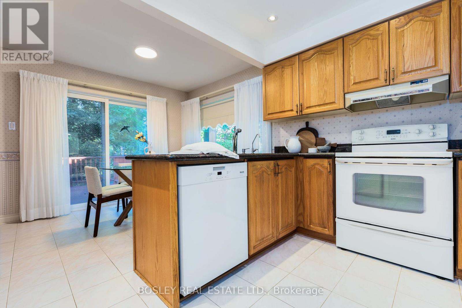 8 Roverdale Court, Markham, Ontario  L3R 7K7 - Photo 13 - N12441447
