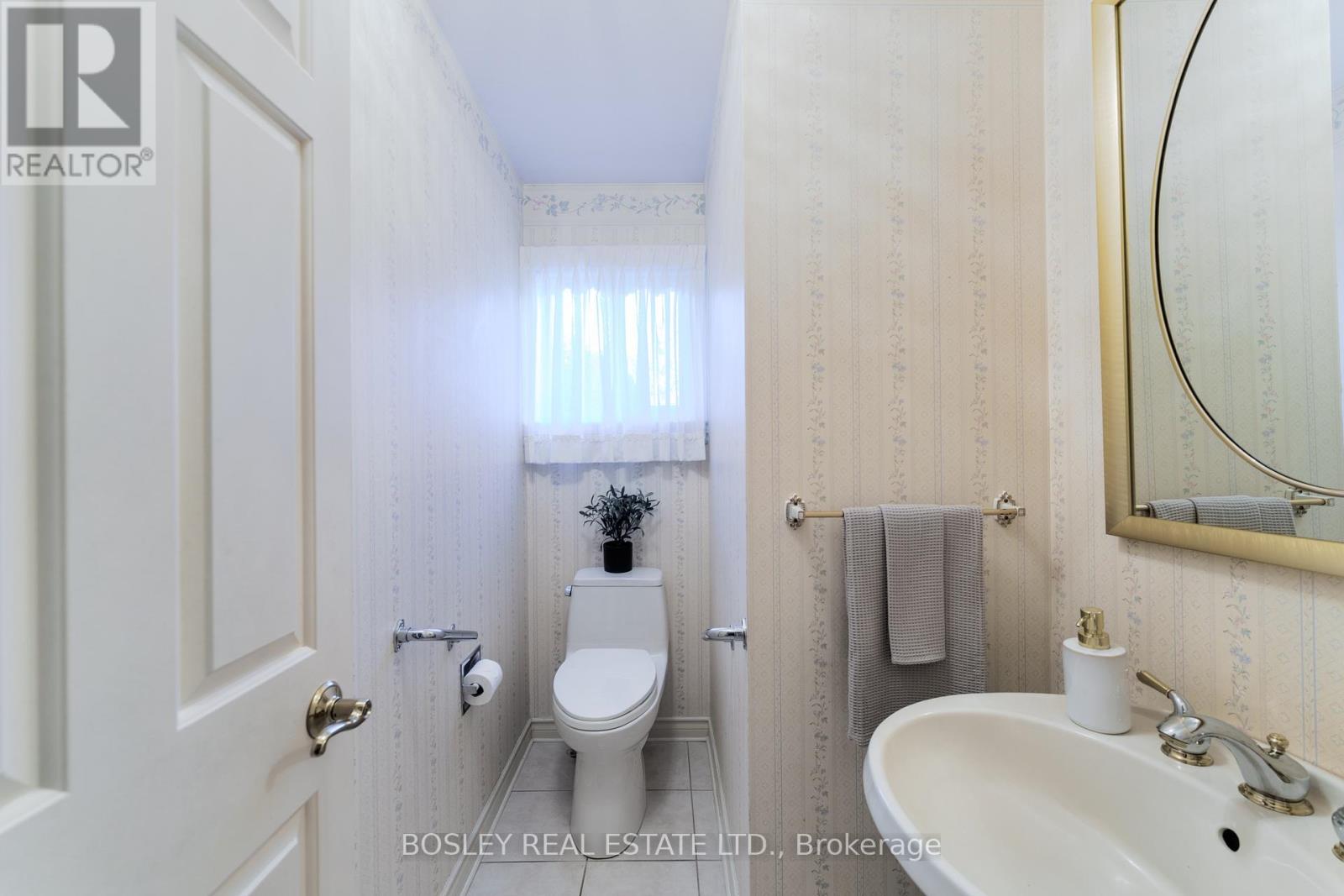 8 Roverdale Court, Markham, Ontario  L3R 7K7 - Photo 17 - N12441447