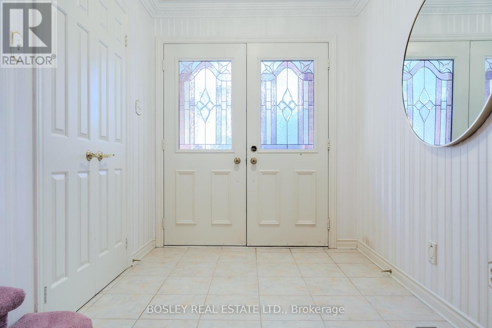 8 Roverdale Court, Markham, Ontario  L3R 7K7 - Photo 2 - N12441447