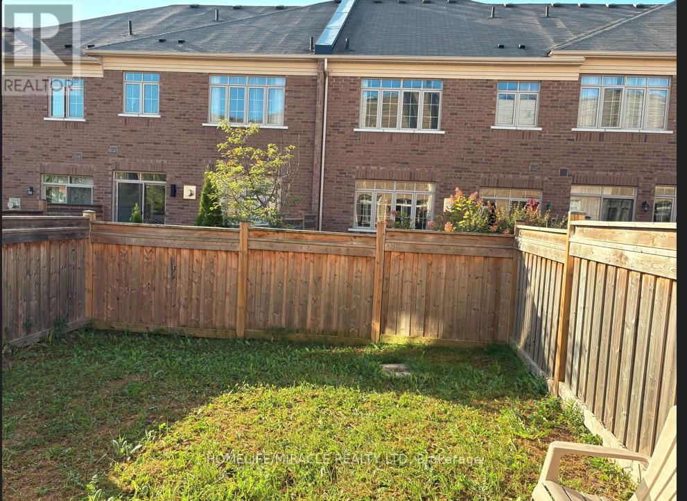 72 Ruffle Lane, Richmond Hill, Ontario  L4E 0W3 - Photo 13 - N12441469