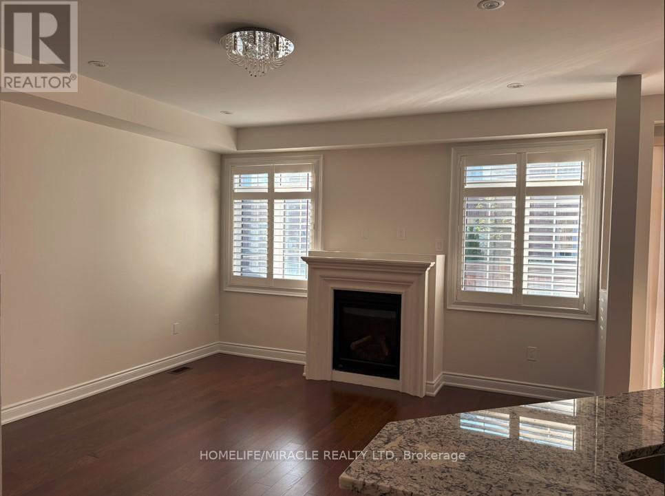 72 Ruffle Lane, Richmond Hill, Ontario  L4E 0W3 - Photo 3 - N12441469