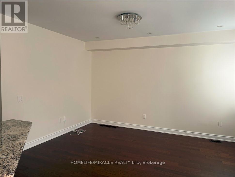 72 Ruffle Lane, Richmond Hill, Ontario  L4E 0W3 - Photo 5 - N12441469