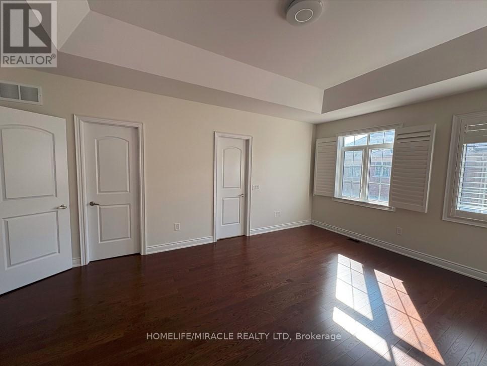 72 Ruffle Lane, Richmond Hill, Ontario  L4E 0W3 - Photo 6 - N12441469