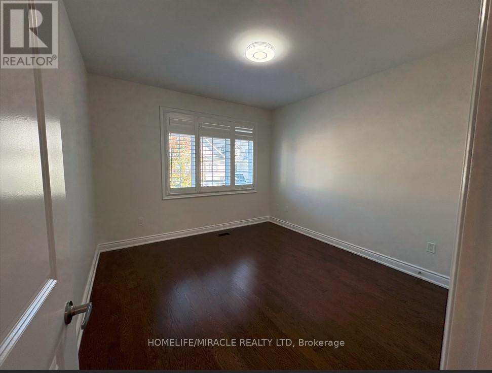 72 Ruffle Lane, Richmond Hill, Ontario  L4E 0W3 - Photo 7 - N12441469