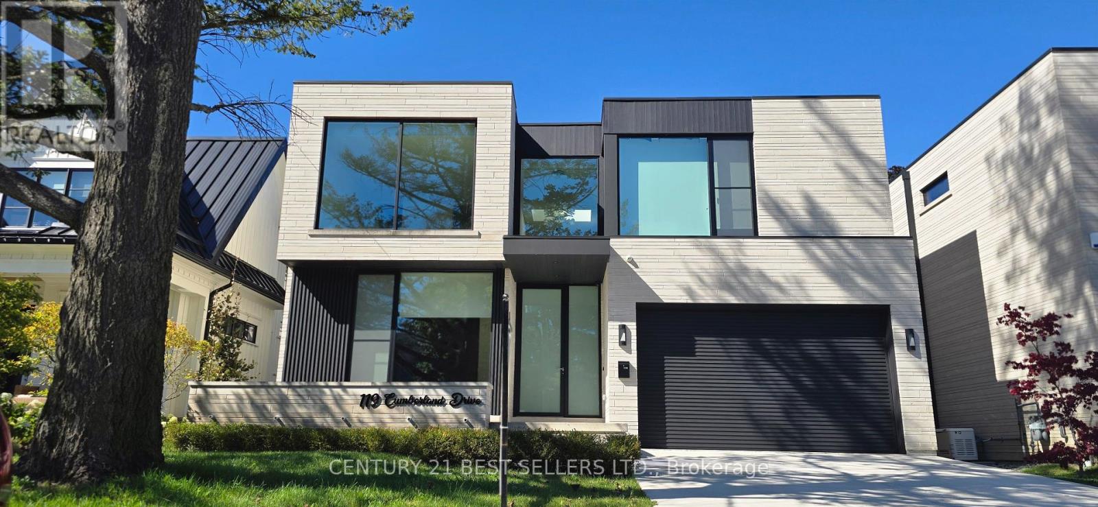 119 Cumberland Drive, Mississauga, Ontario  L5G 3N3 - Photo 2 - W12415285