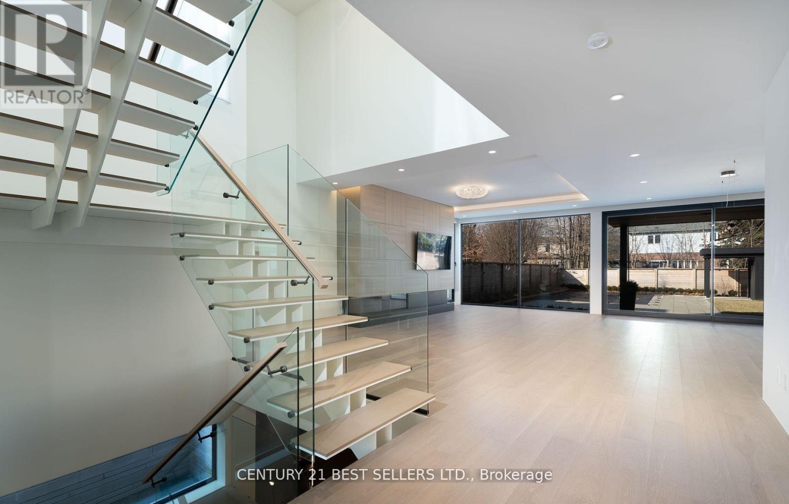 119 Cumberland Drive, Mississauga, Ontario  L5G 3N3 - Photo 16 - W12415285