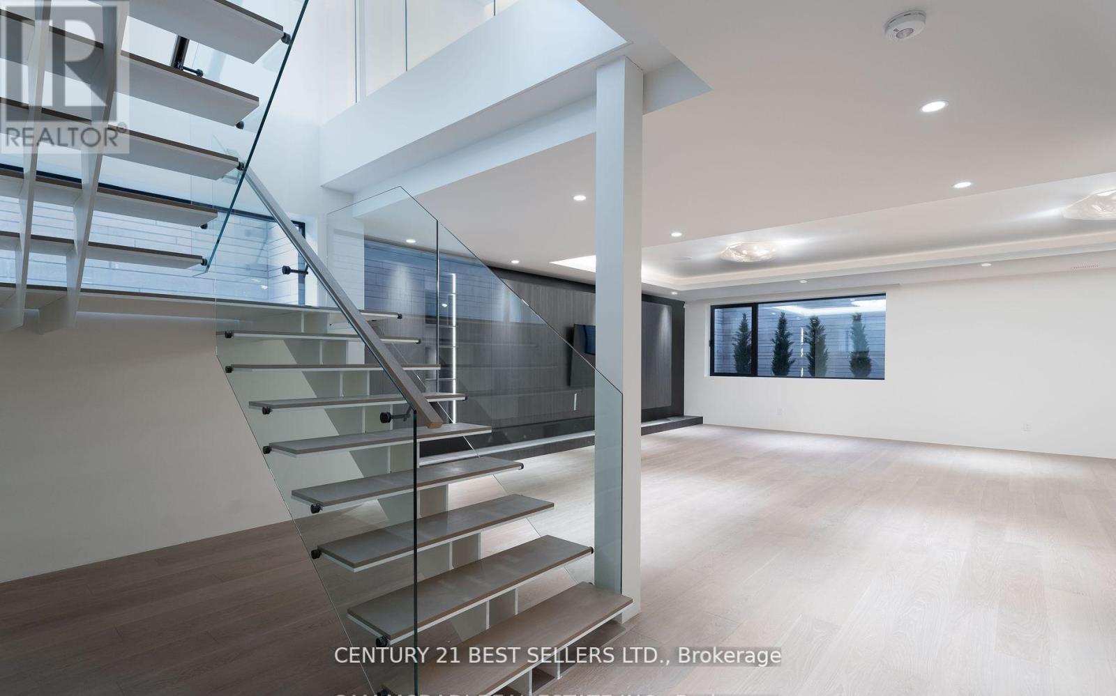 119 Cumberland Drive, Mississauga, Ontario  L5G 3N3 - Photo 30 - W12415285