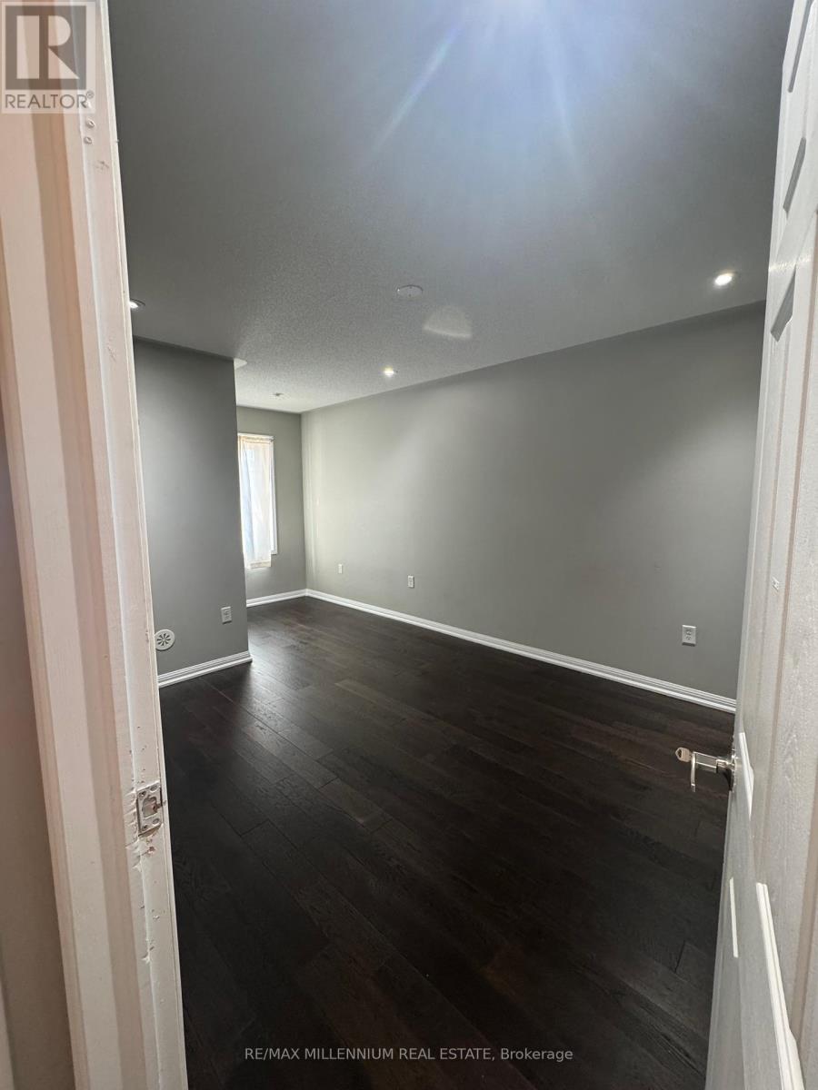 52 Commuter Drive, Brampton, Ontario  L7A 0R3 - Photo 4 - W12438465