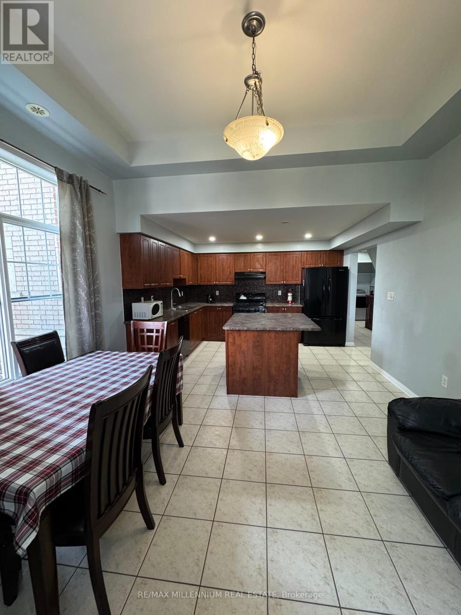 52 Commuter Drive, Brampton, Ontario  L7A 0R3 - Photo 8 - W12438465