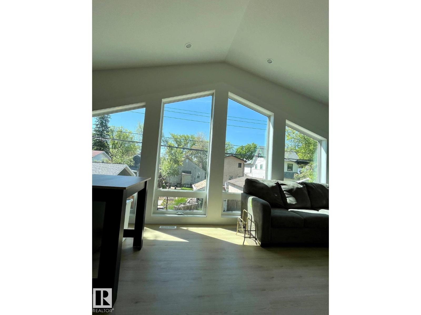 10711 76 Av Nw, Edmonton, Alberta  T6E 1L8 - Photo 4 - E4460525