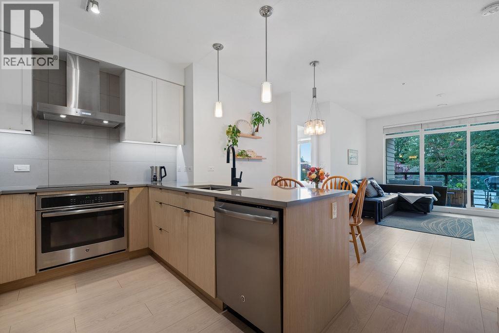 303 3205 Mountain Highway, North Vancouver, British Columbia  V7K 0A3 - Photo 6 - R3054303
