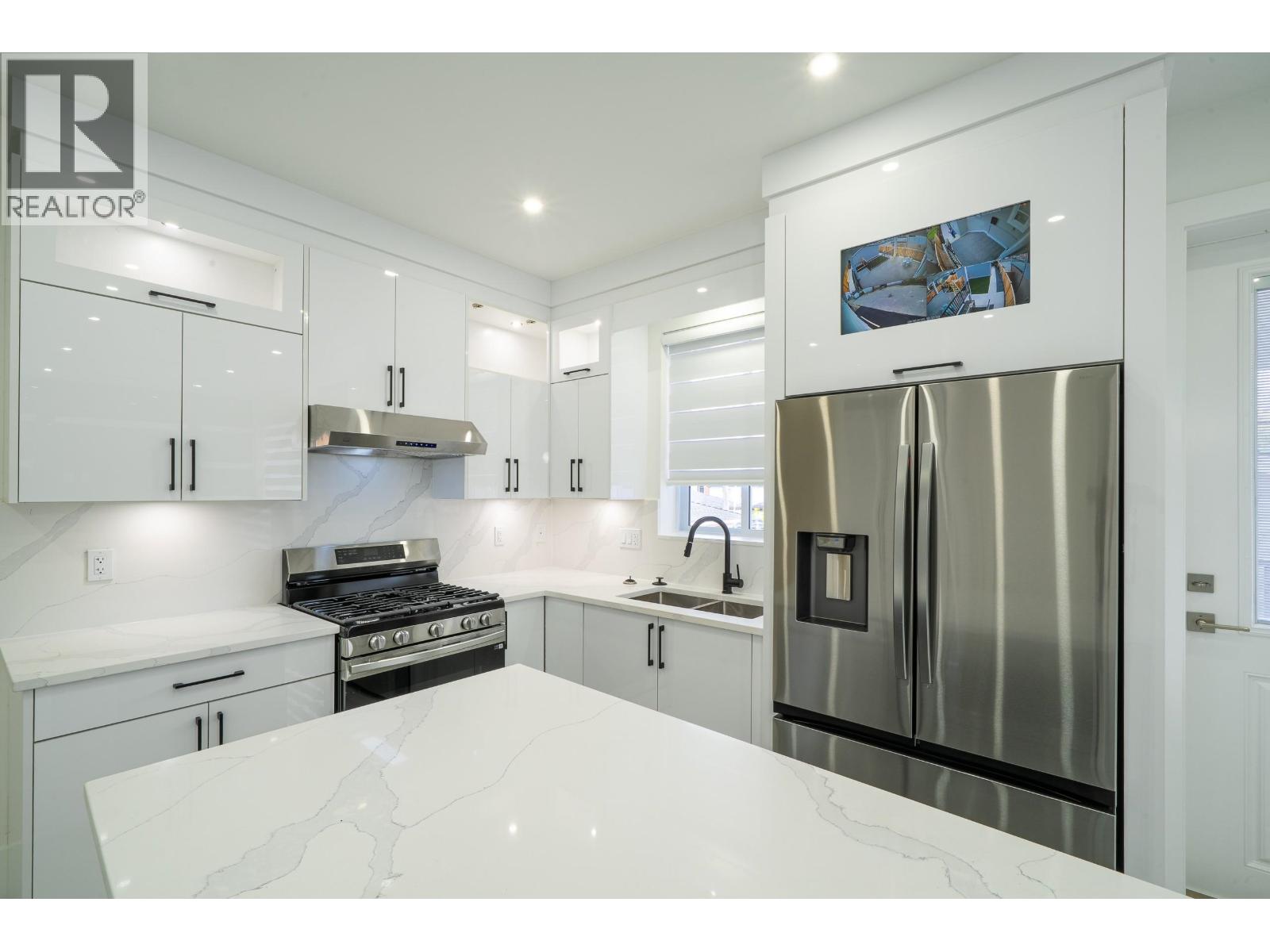 Listing Picture 4 of 20 : 2174 E 46TH AVENUE, Vancouver / 溫哥華 - 魯藝地產 Yvonne Lu Group - MLS Medallion Club Member