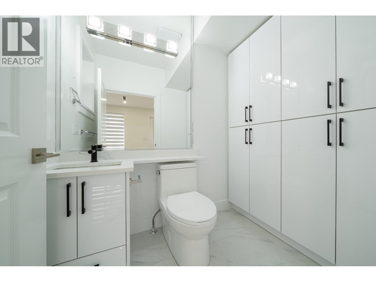 Listing Picture 12 of 20 : 2174 E 46TH AVENUE, Vancouver / 溫哥華 - 魯藝地產 Yvonne Lu Group - MLS Medallion Club Member