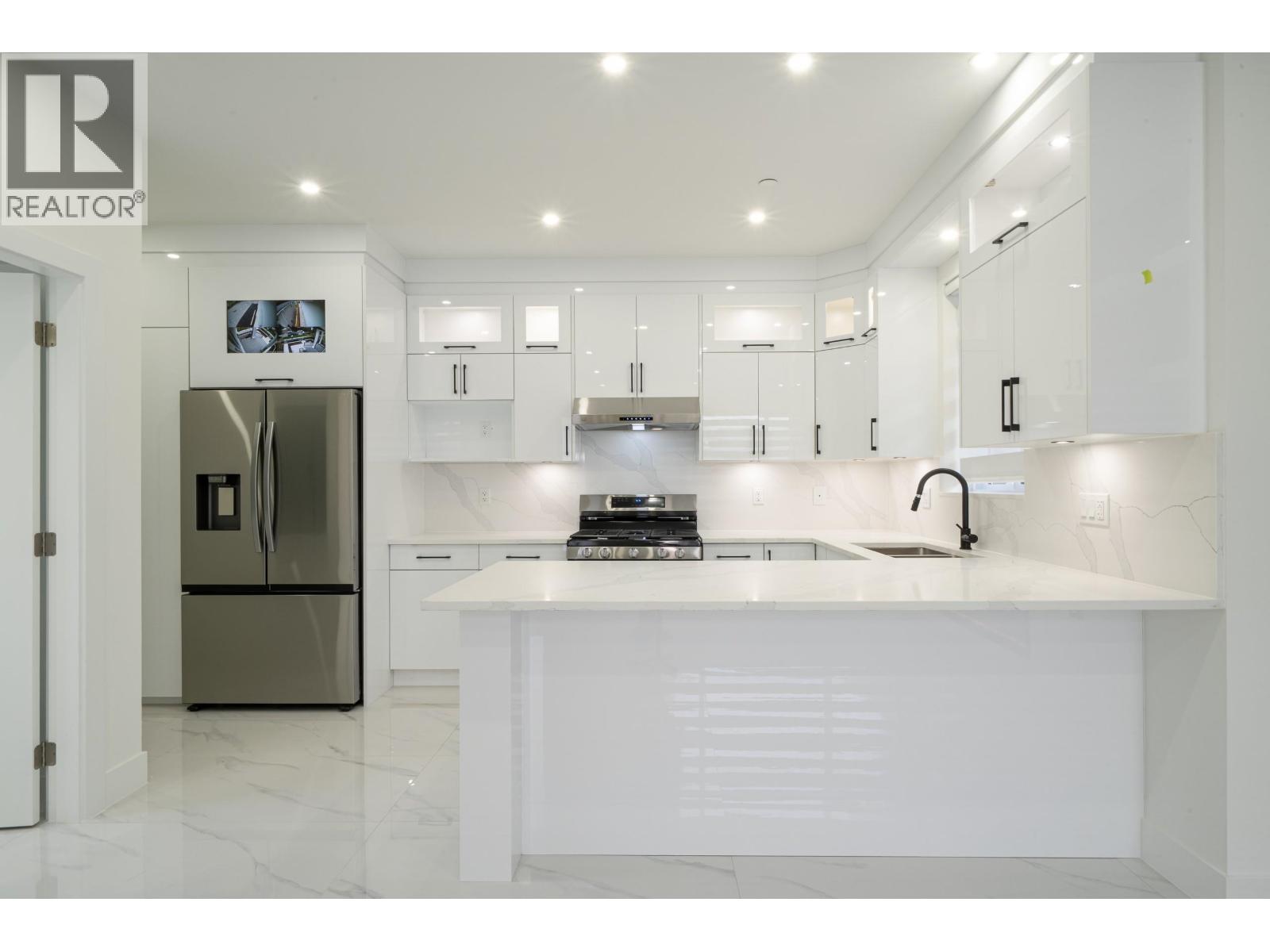 Listing Picture 14 of 20 : 2174 E 46TH AVENUE, Vancouver / 溫哥華 - 魯藝地產 Yvonne Lu Group - MLS Medallion Club Member