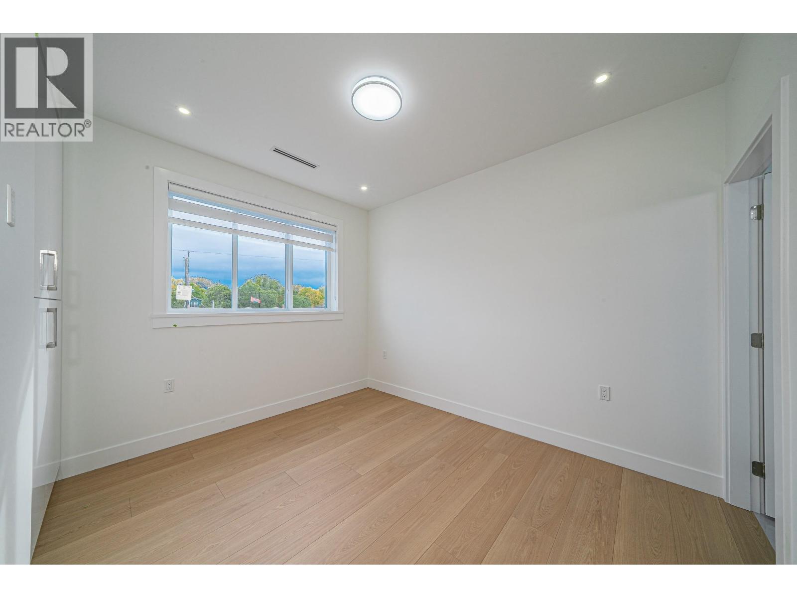 Listing Picture 8 of 20 : 2174 E 46TH AVENUE, Vancouver / 溫哥華 - 魯藝地產 Yvonne Lu Group - MLS Medallion Club Member