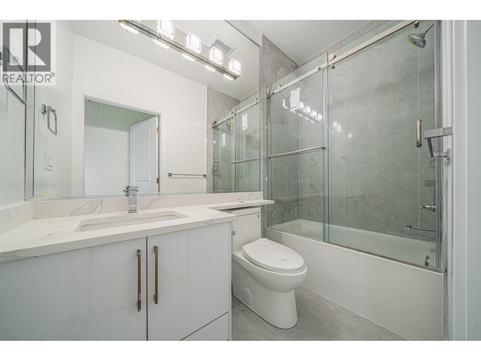 Listing Picture 9 of 20 : 2174 E 46TH AVENUE, Vancouver / 溫哥華 - 魯藝地產 Yvonne Lu Group - MLS Medallion Club Member