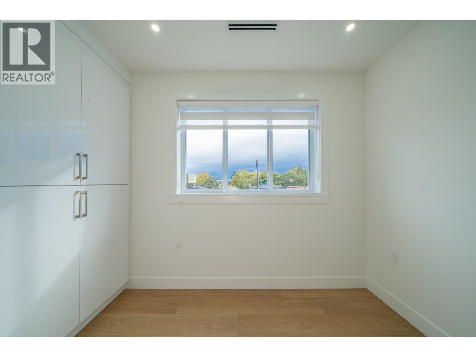 Listing Picture 10 of 20 : 2174 E 46TH AVENUE, Vancouver / 溫哥華 - 魯藝地產 Yvonne Lu Group - MLS Medallion Club Member