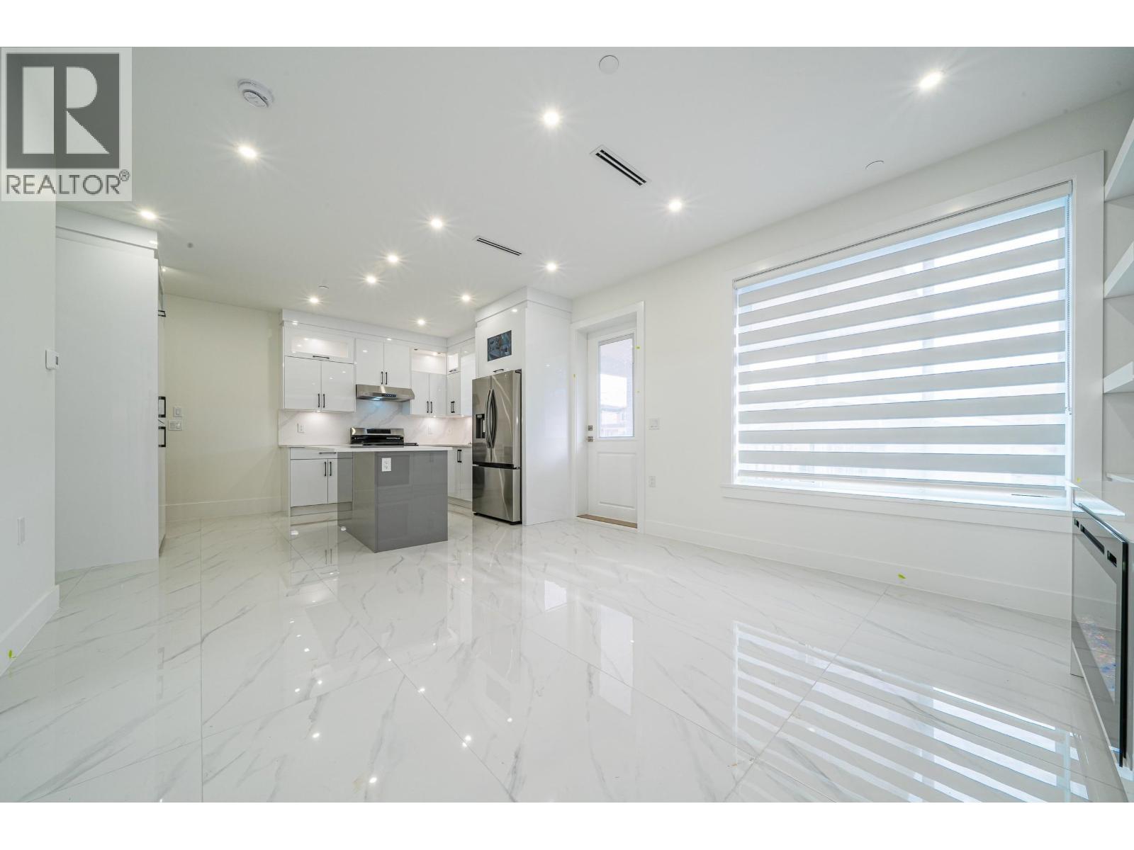 Listing Picture 2 of 20 : 2174 E 46TH AVENUE, Vancouver / 溫哥華 - 魯藝地產 Yvonne Lu Group - MLS Medallion Club Member