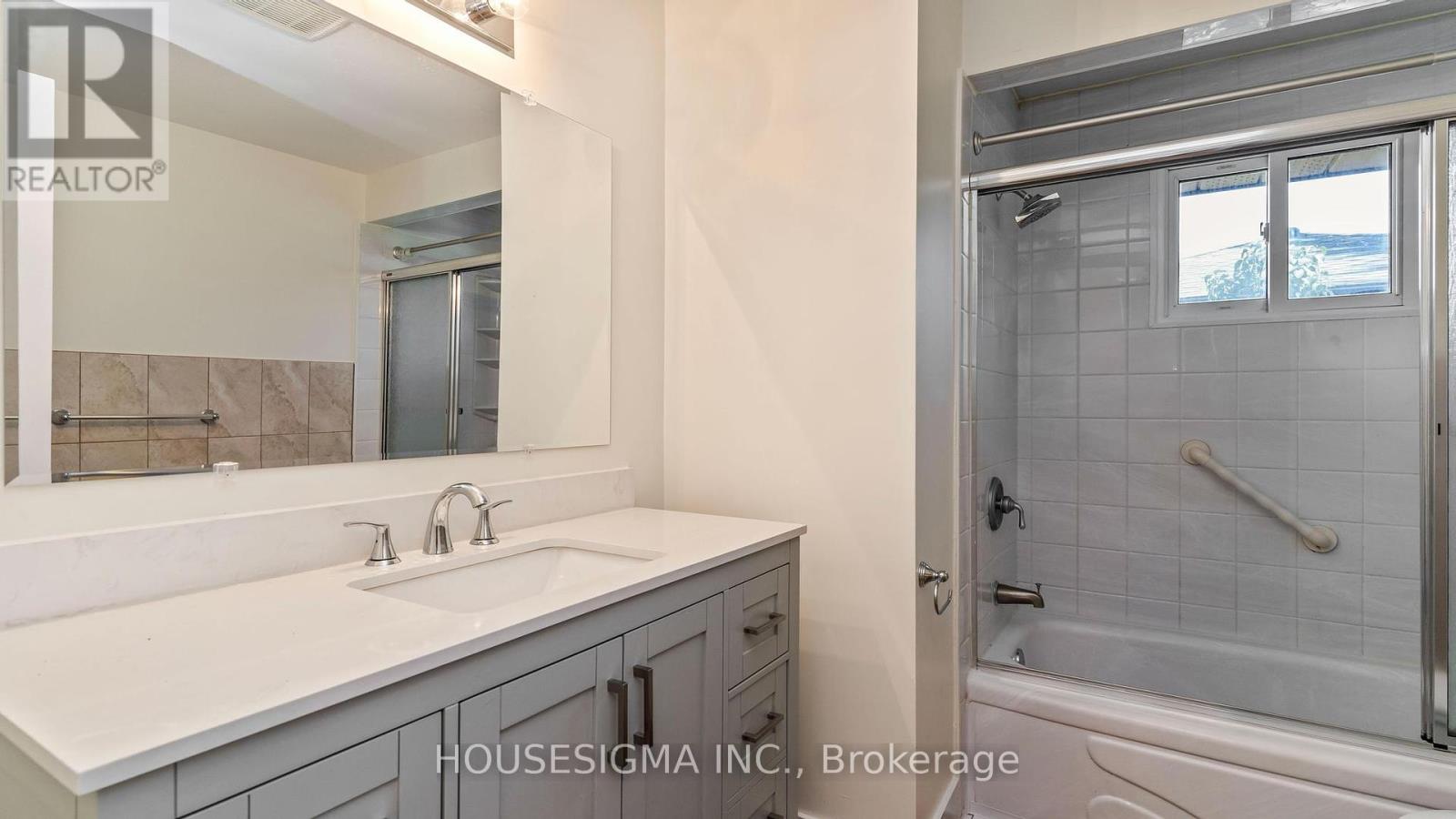 703 Millbank Drive, London South, Ontario  N6E 1Y7 - Photo 11 - X12441503