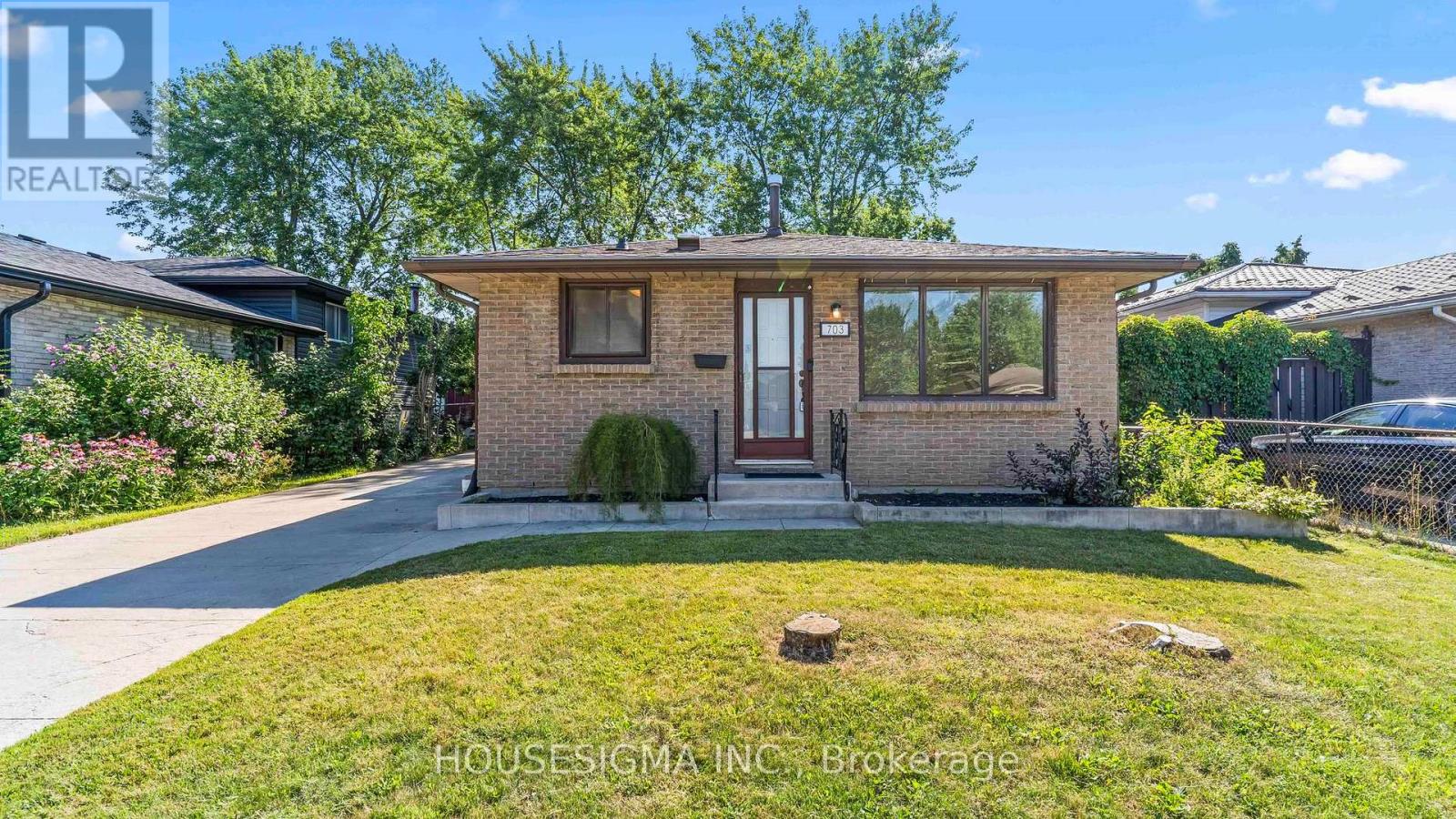 703 Millbank Drive, London South, Ontario  N6E 1Y7 - Photo 2 - X12441503