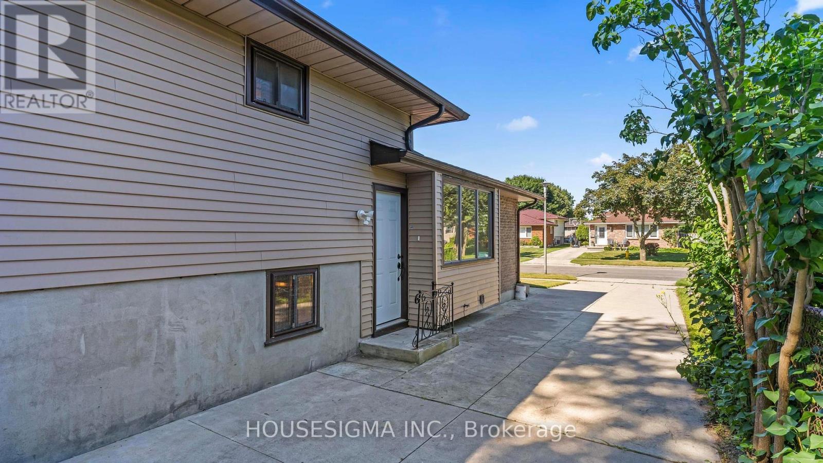 703 Millbank Drive, London South, Ontario  N6E 1Y7 - Photo 32 - X12441503