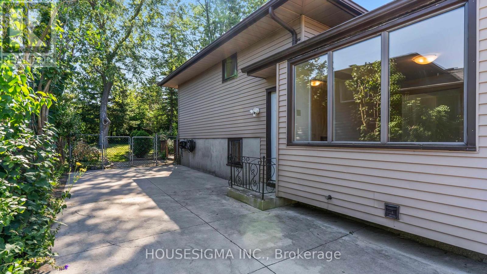 703 Millbank Drive, London South, Ontario  N6E 1Y7 - Photo 33 - X12441503