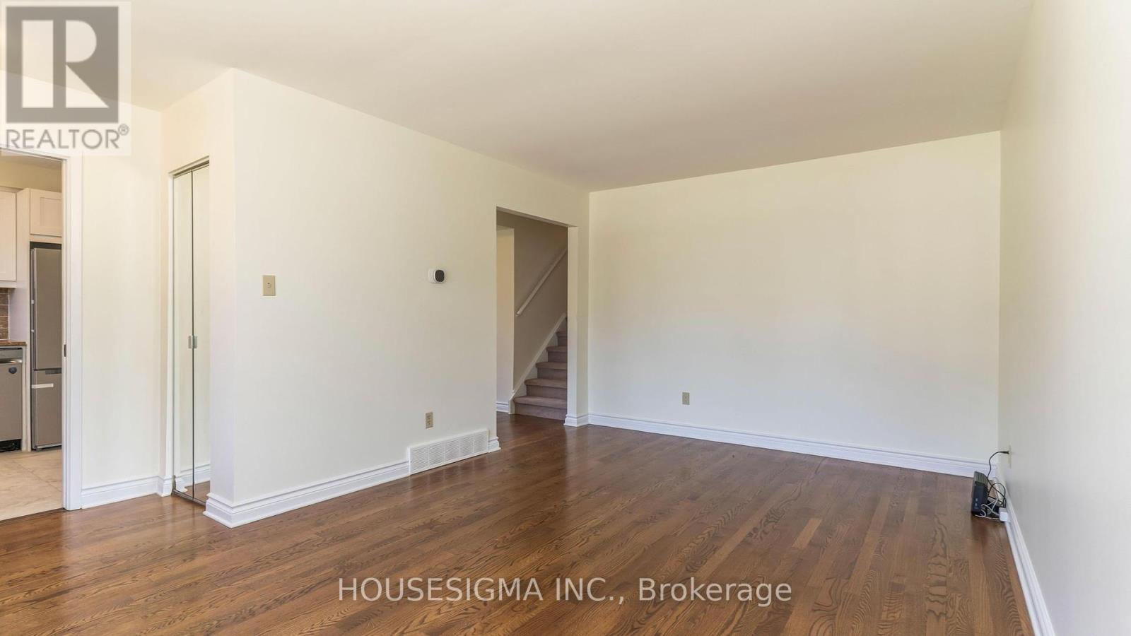 703 Millbank Drive, London South, Ontario  N6E 1Y7 - Photo 6 - X12441503