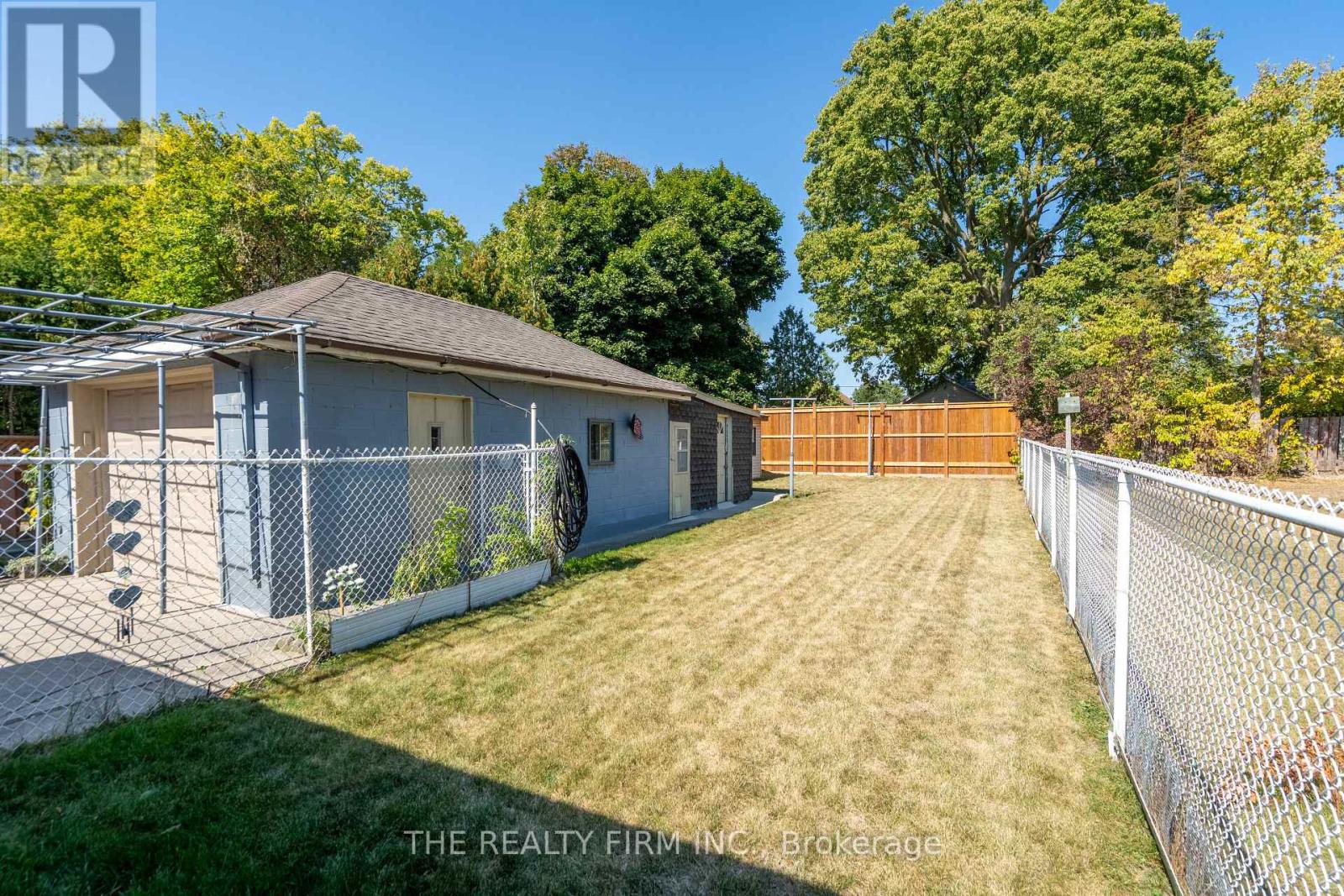 1118 Trafalgar Street, London East, Ontario  N5Z 1G8 - Photo 24 - X12441506