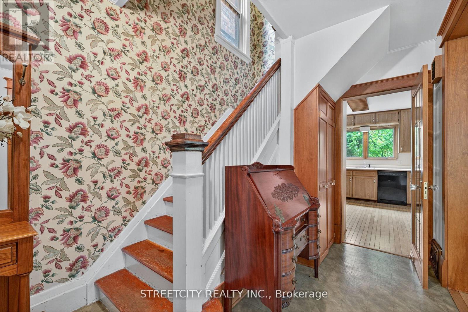 947 Maitland Street, London East, Ontario  N5Y 2X3 - Photo 6 - X12441519